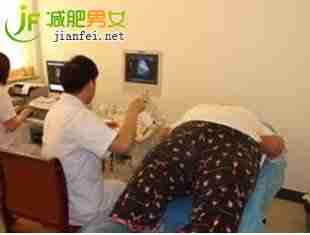 马玉杰在做检查